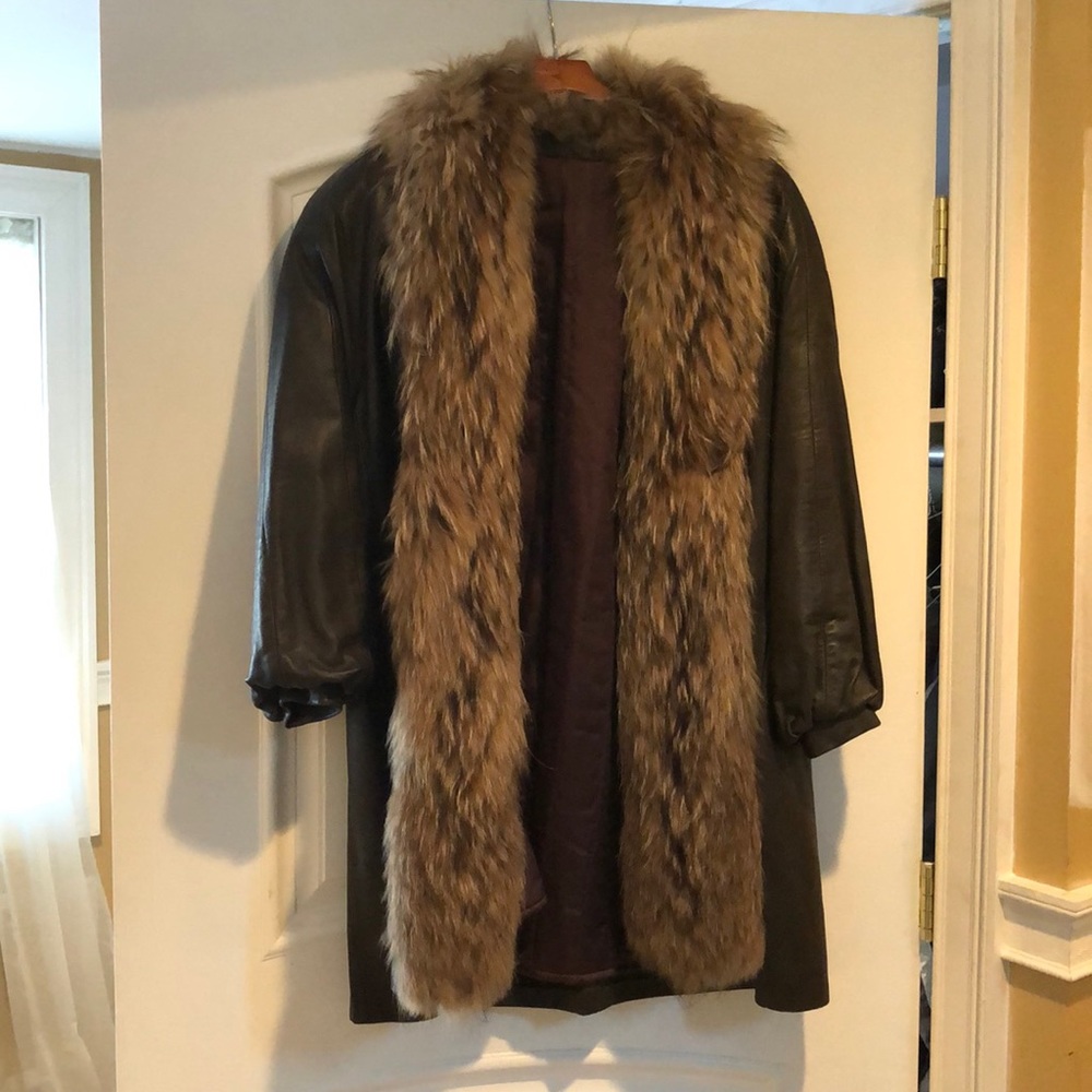 Vintage Women’s Leather/ fur collar coat